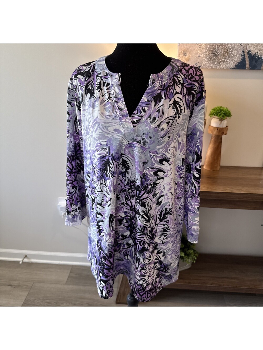Southern Lady Size M Vneck 3/4 Length Sleeve Purple Floral Blouse